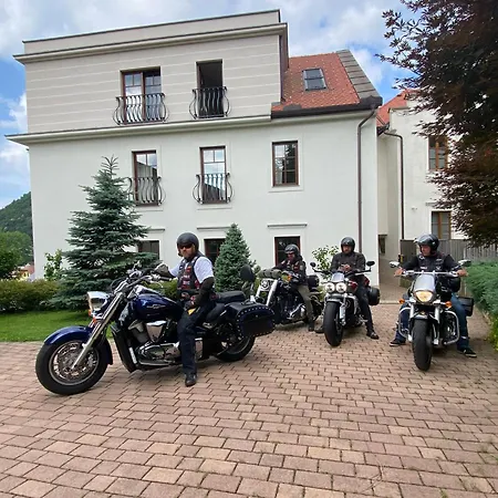 Апартаменты Maister Целе